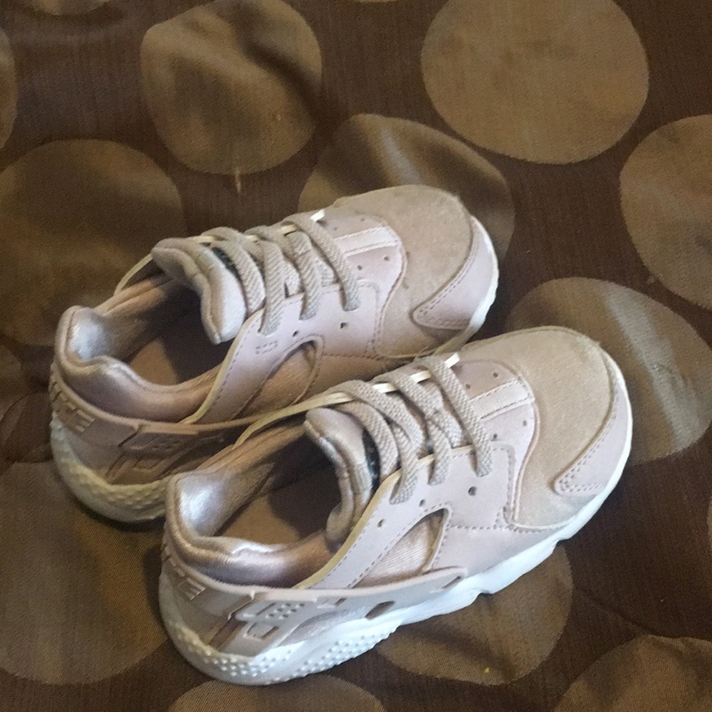 Girls Nike gym shoes-toddler